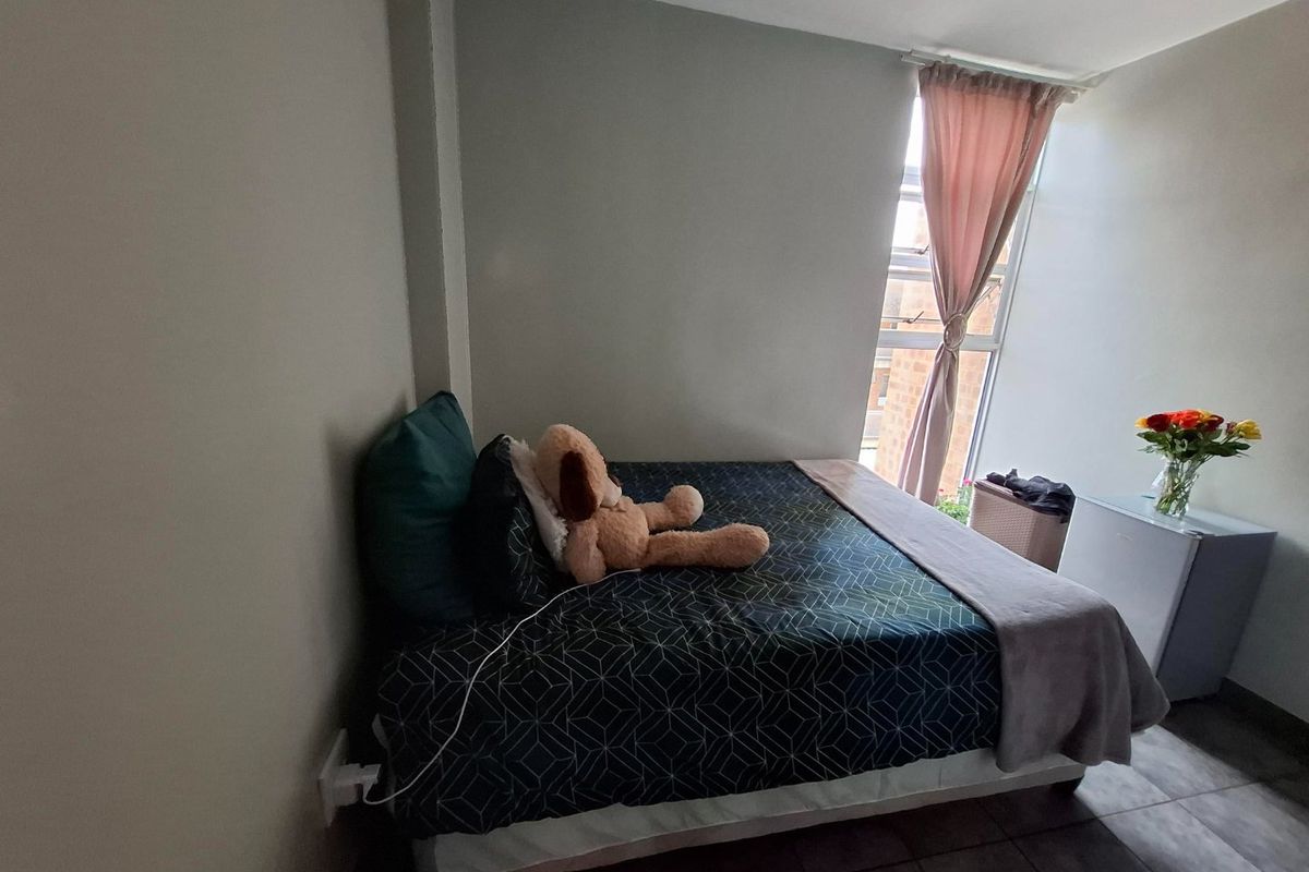 Spacious 2-Bedroom Unit with Modern Amenities in Hillcrest - Photo 4