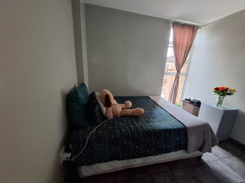 Spacious 2-Bedroom Unit with Modern Amenities in Hillcrest - Photo 4