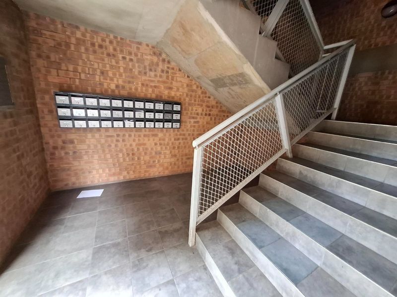 Spacious 2-Bedroom Unit with Modern Amenities in Hillcrest - Photo 8