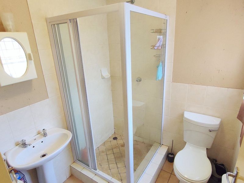 Perfect 2 Bedroom, 2 Bathroom Home in Centurion West!!  - Photo 4