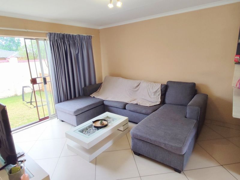 Perfect 2 Bedroom, 2 Bathroom Home in Centurion West!!  - Photo 9