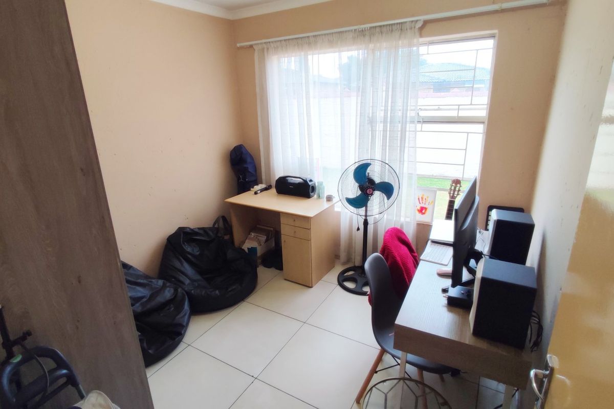Perfect 2 Bedroom, 2 Bathroom Home in Centurion West!!  - Photo 5