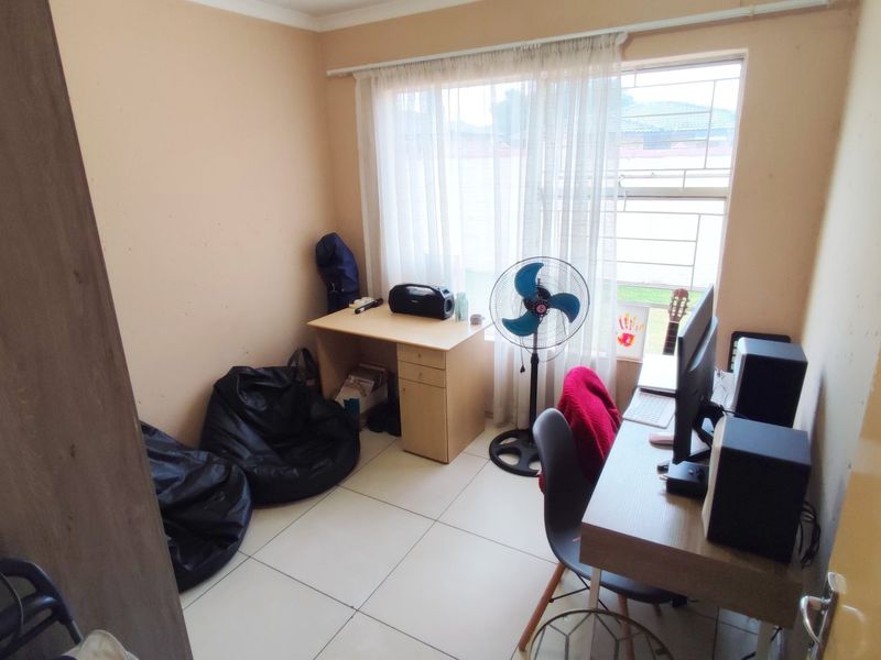 Perfect 2 Bedroom, 2 Bathroom Home in Centurion West!!  - Photo 5