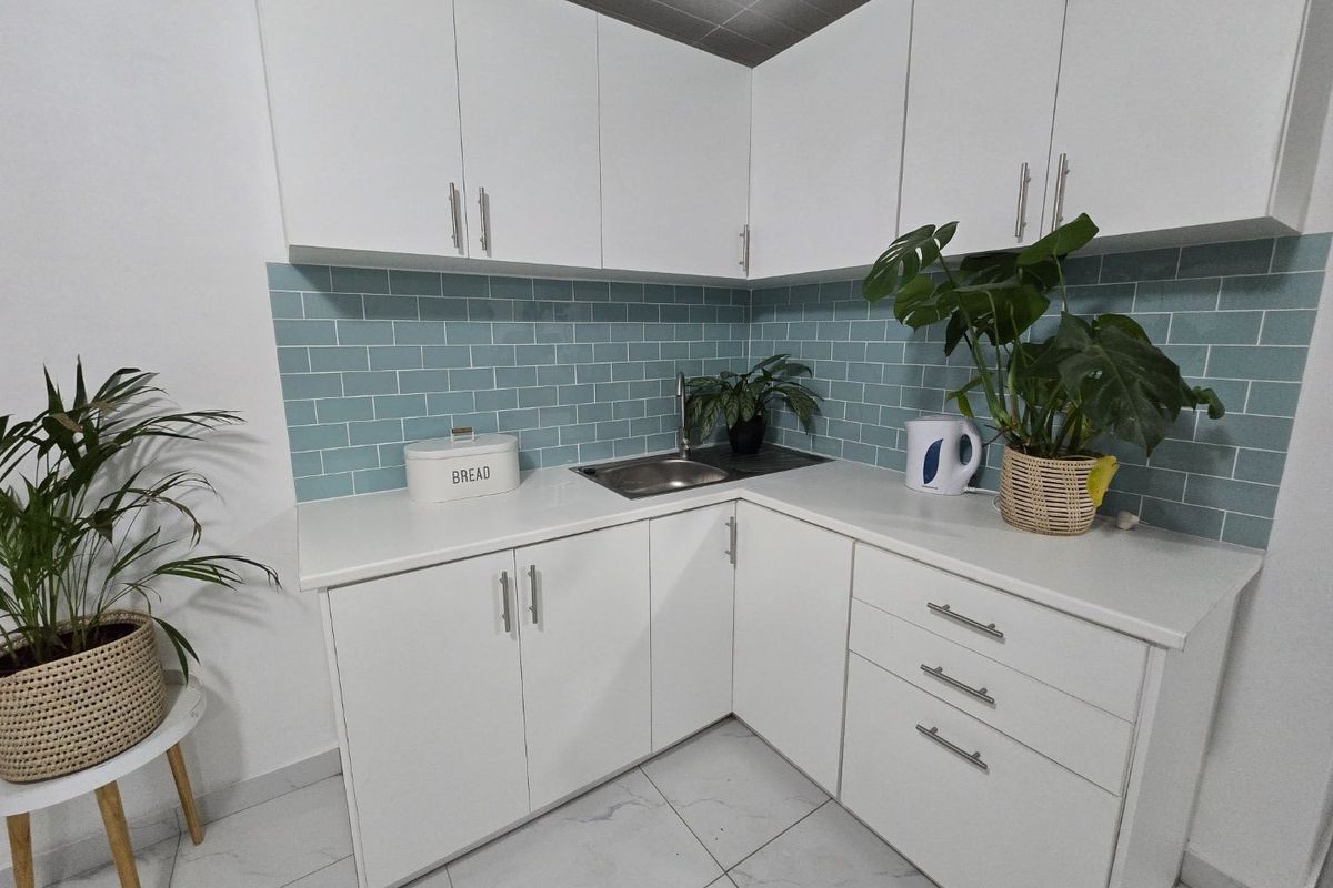 Modern, Newly Renovated 2-Bedroom Starter Home - Photo 4