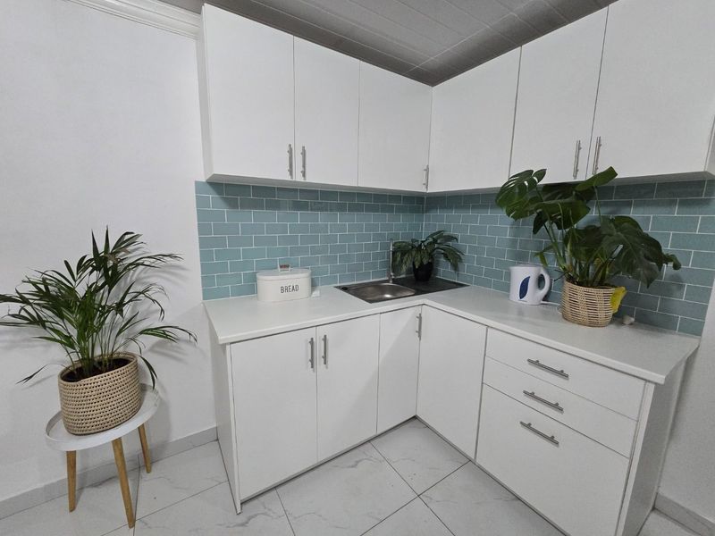 Modern, Newly Renovated 2-Bedroom Starter Home - Photo 9