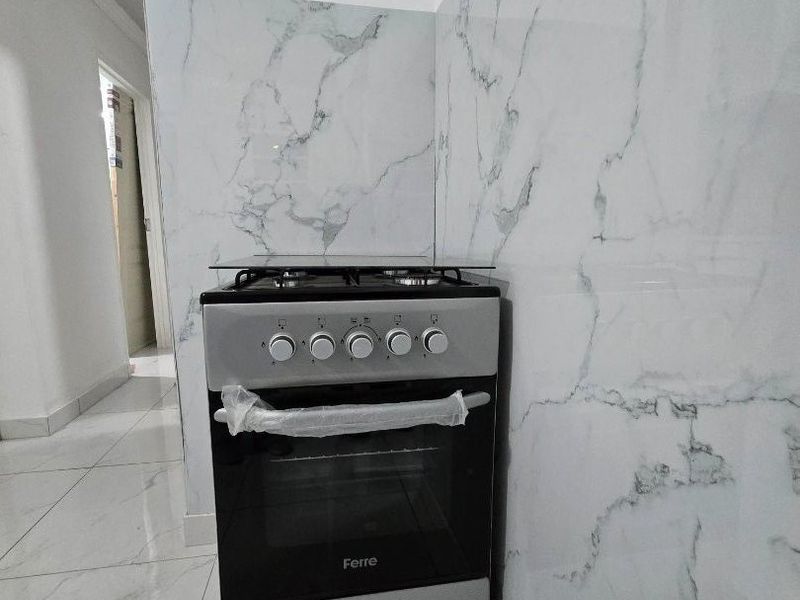 Modern, Newly Renovated 2-Bedroom Starter Home - Photo 10