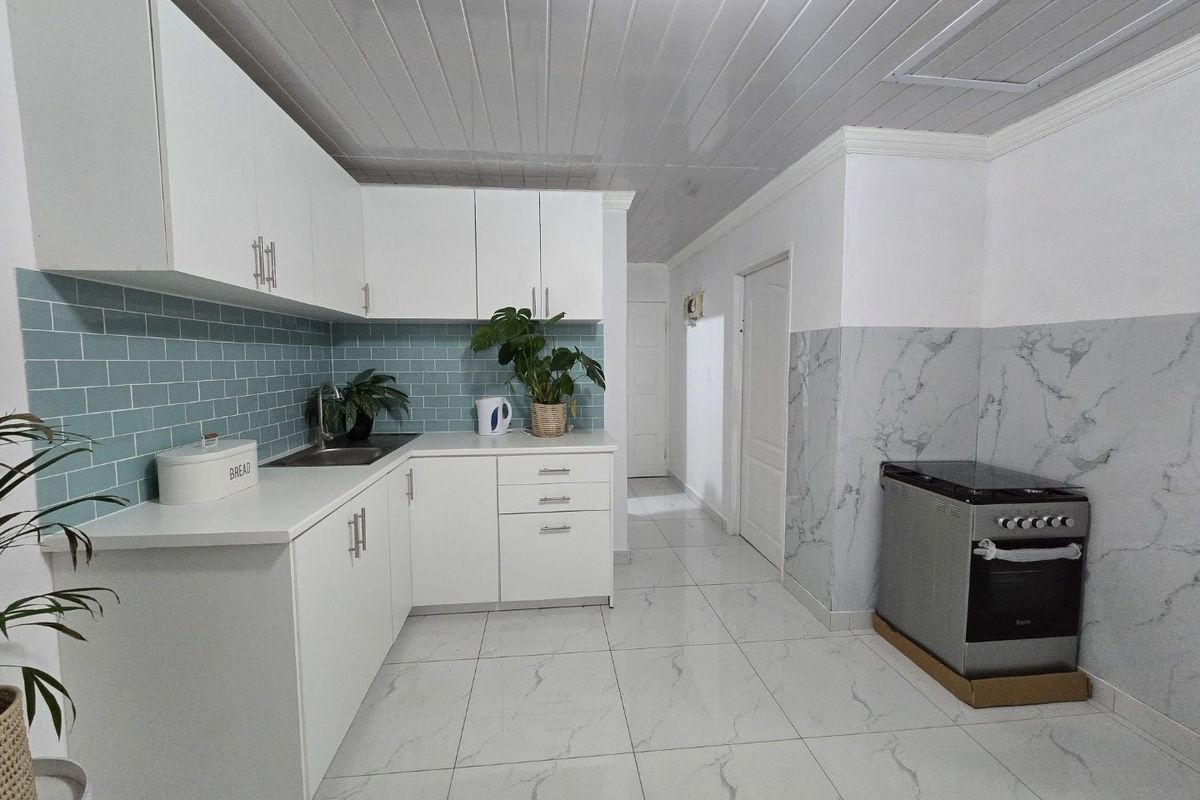 Modern, Newly Renovated 2-Bedroom Starter Home - Photo 5