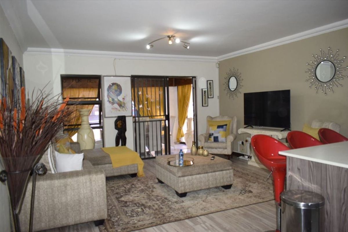 Modern Family Home with Premium Features - Photo 2