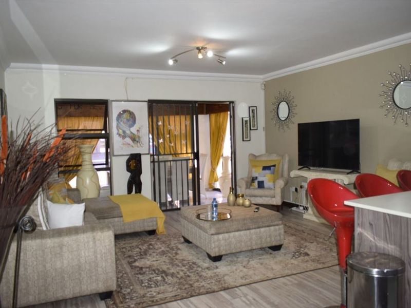 Modern Family Home with Premium Features - Photo 2