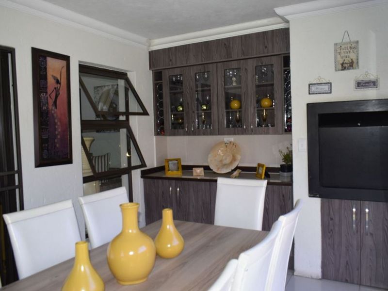 Modern Family Home with Premium Features - Photo 3