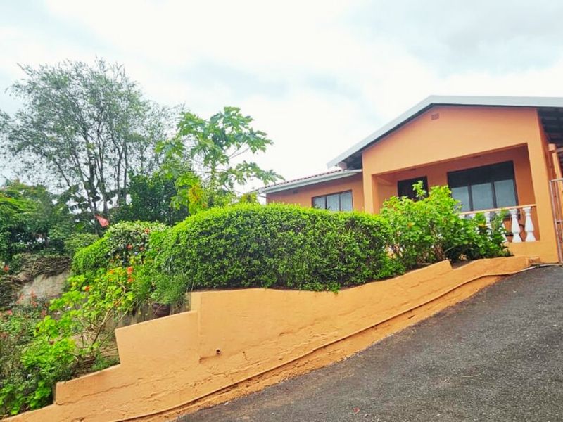 Charming 2-Bedroom House in Peaceful Neighborhood - Photo 2