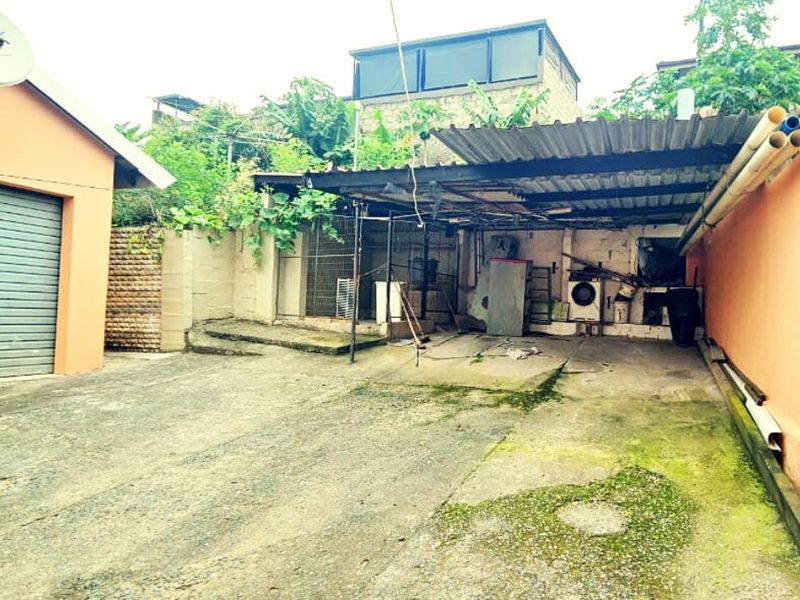 Charming 2-Bedroom House in Peaceful Neighborhood - Photo 10