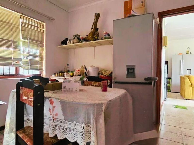 Charming 2-Bedroom House in Peaceful Neighborhood - Photo 7