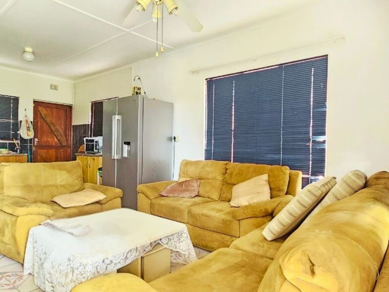 Charming 2-Bedroom House in Peaceful Neighborhood - Photo 6