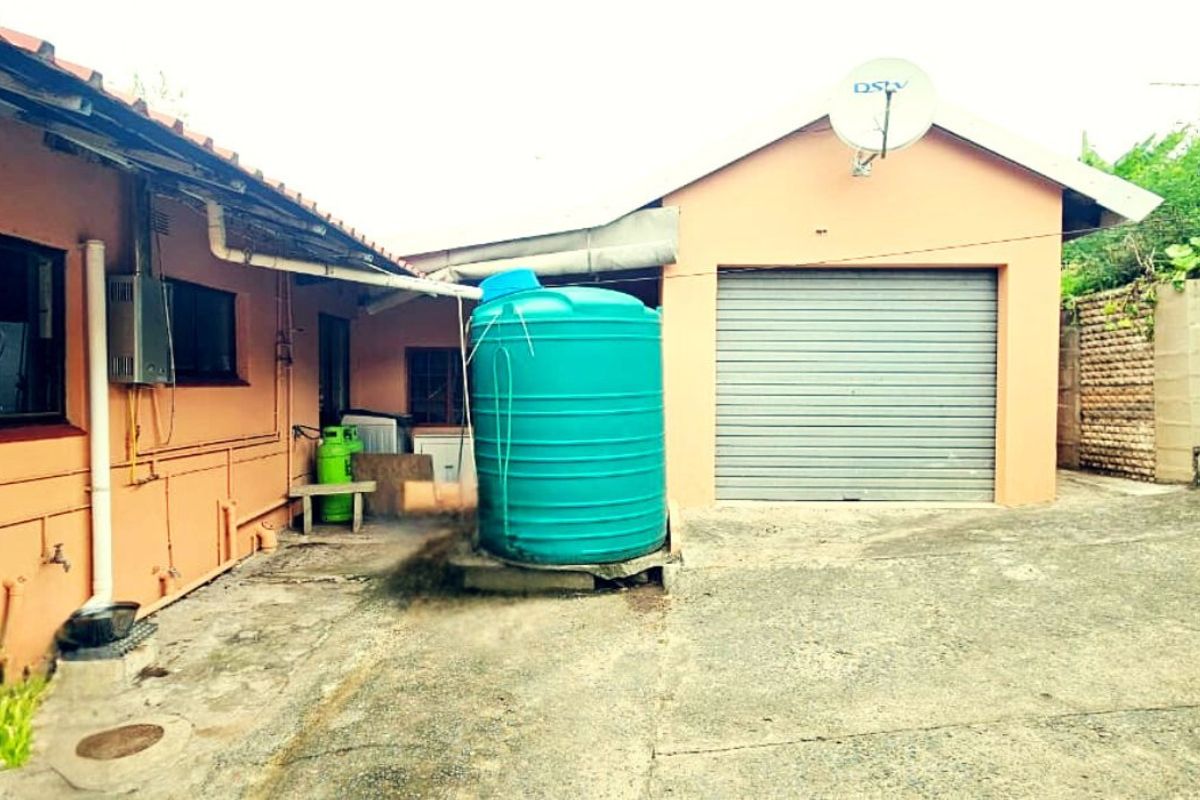 Charming 2-Bedroom House in Peaceful Neighborhood - Photo 5