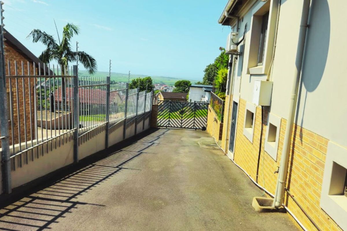 Contemporary Oasis with Ultimate Comfort and Security - Photo 5