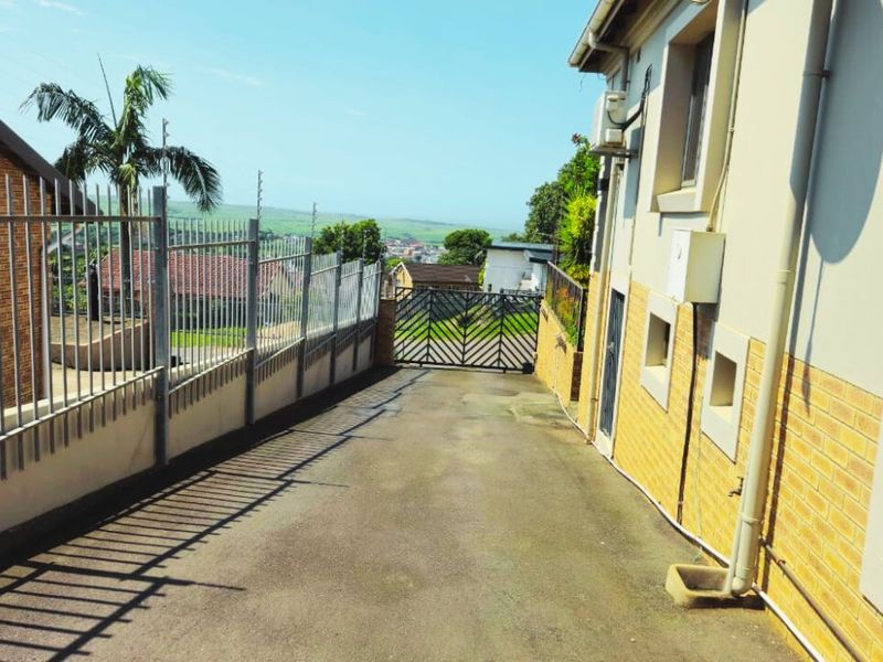 Contemporary Oasis with Ultimate Comfort and Security - Photo 5