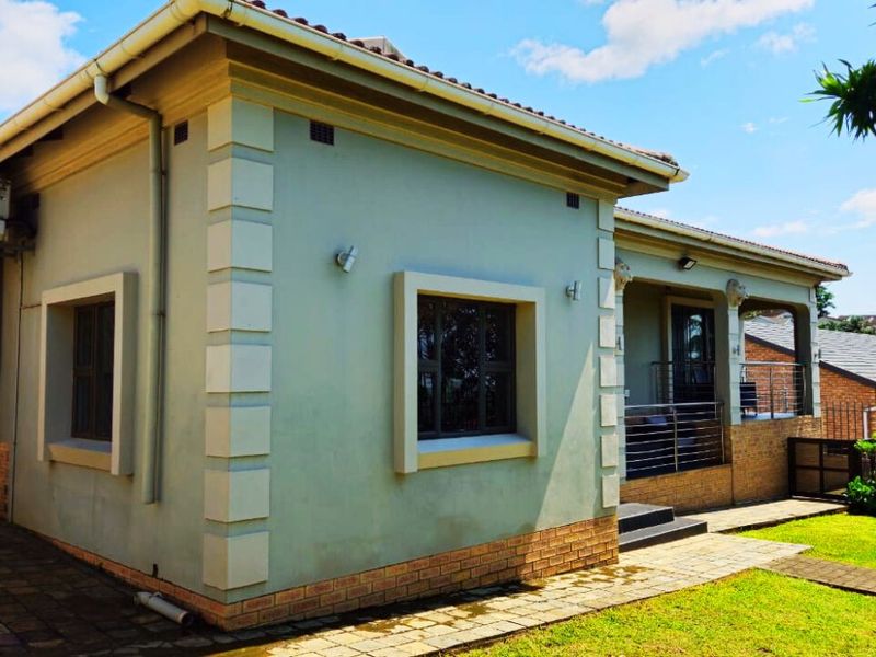 Contemporary Oasis with Ultimate Comfort and Security - Photo 10