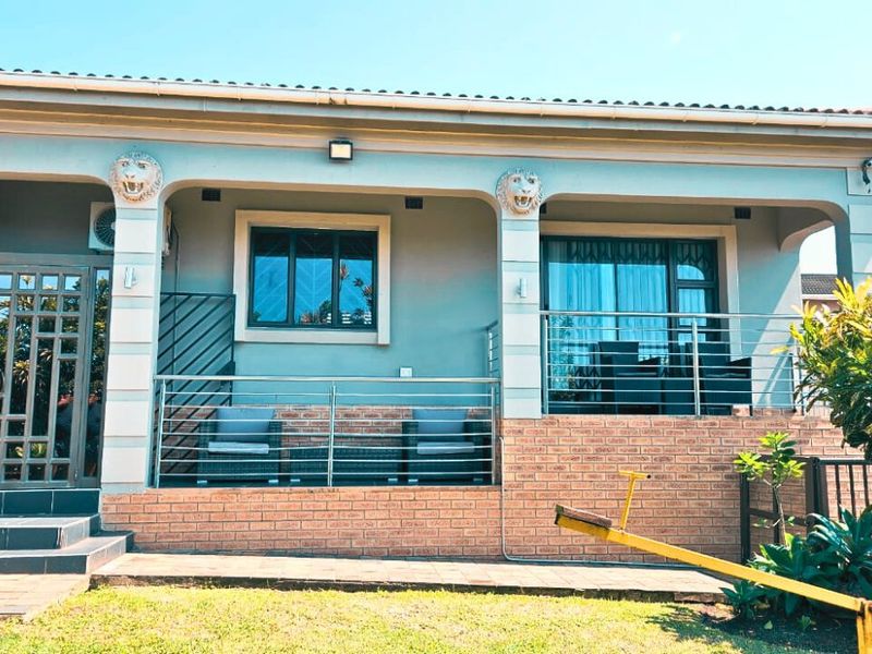 Contemporary Oasis with Ultimate Comfort and Security - Photo 8