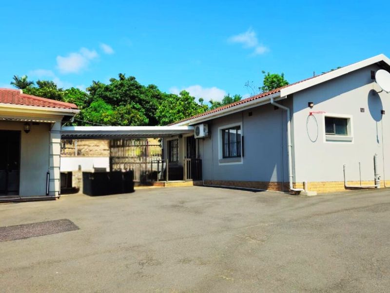 Contemporary Oasis with Ultimate Comfort and Security - Photo 9