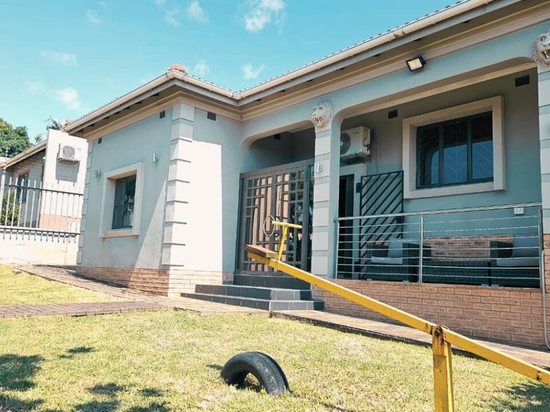 Contemporary Oasis with Ultimate Comfort and Security - Photo 7