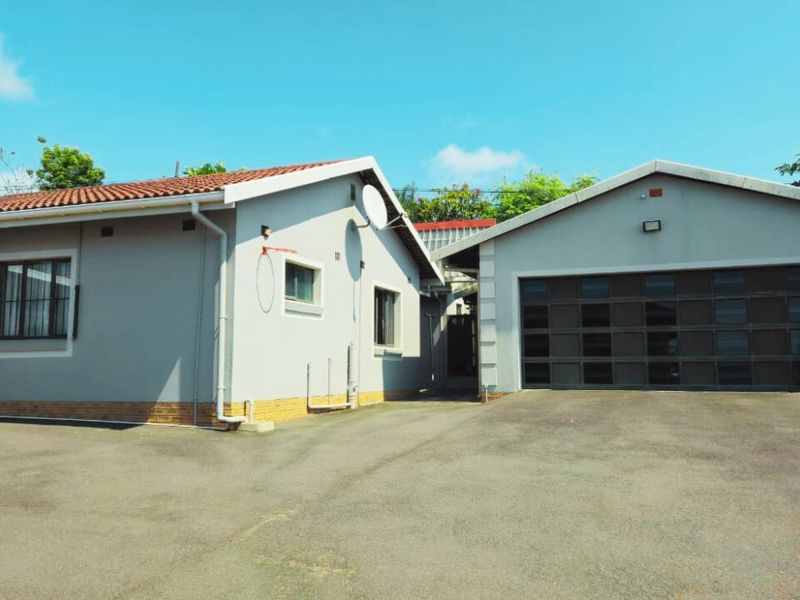 Contemporary Oasis with Ultimate Comfort and Security - Photo 6