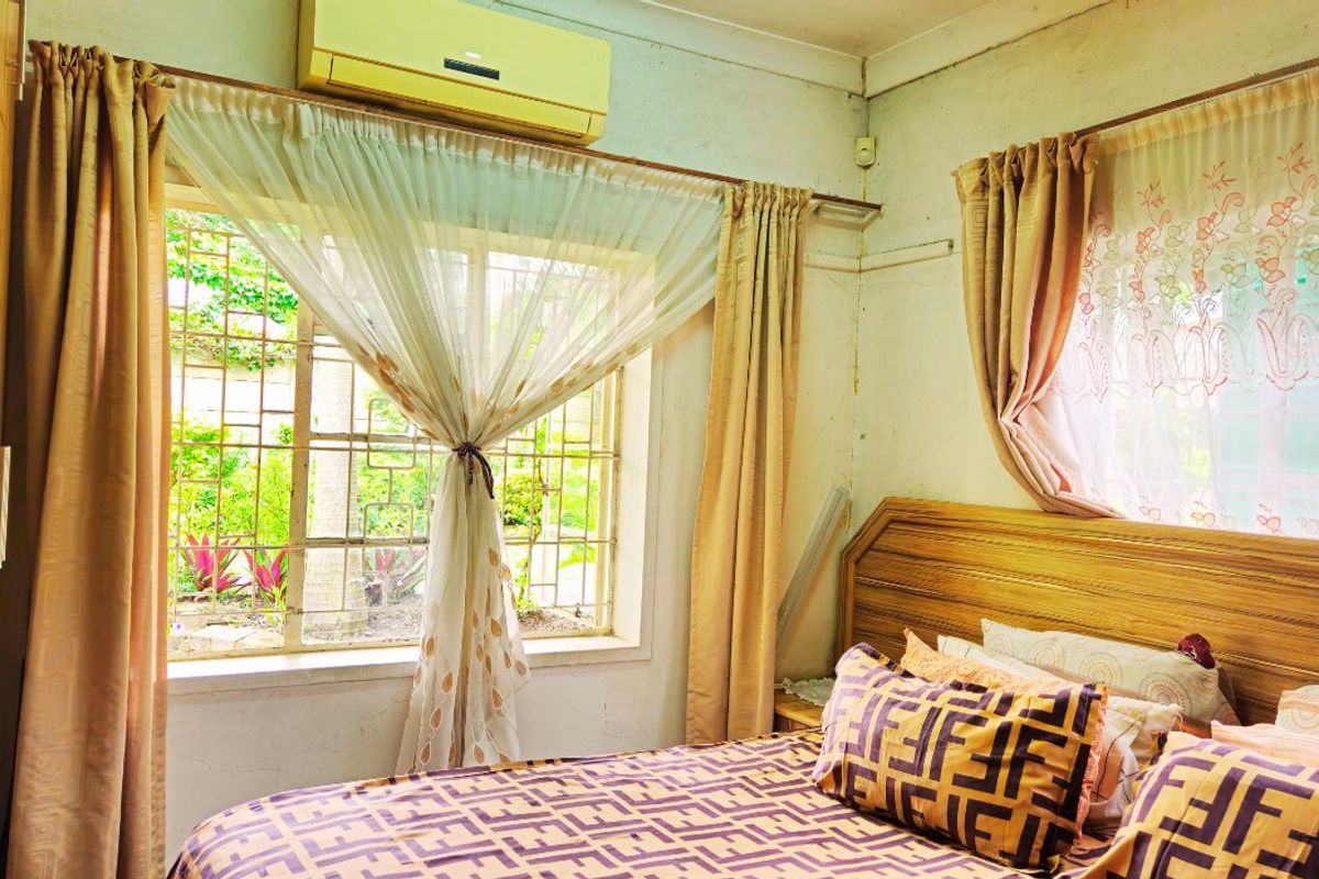 Spacious 3-Bedroom Home with Manicured Gardens and Fruit Trees - Photo 4