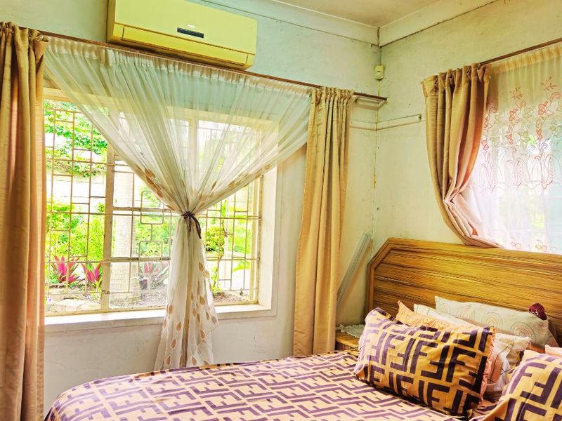 Spacious 3-Bedroom Home with Manicured Gardens and Fruit Trees - Photo 4