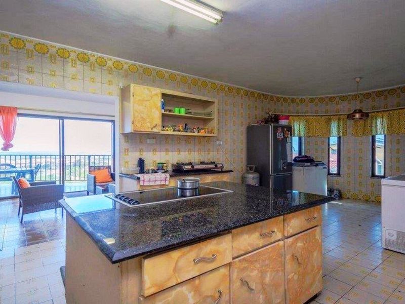 Exquisite Family Home for Sale in Prestigious Stanger Manor - Photo 4