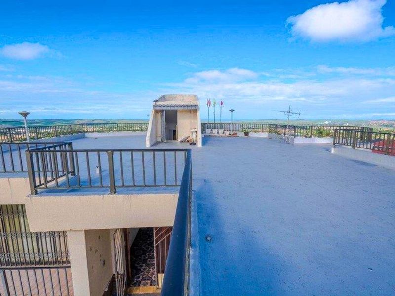 Exquisite Family Home for Sale in Prestigious Stanger Manor - Photo 2