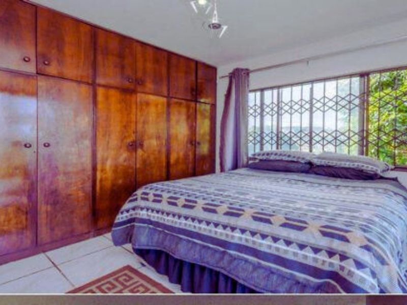 Exquisite Family Home for Sale in Prestigious Stanger Manor - Photo 9