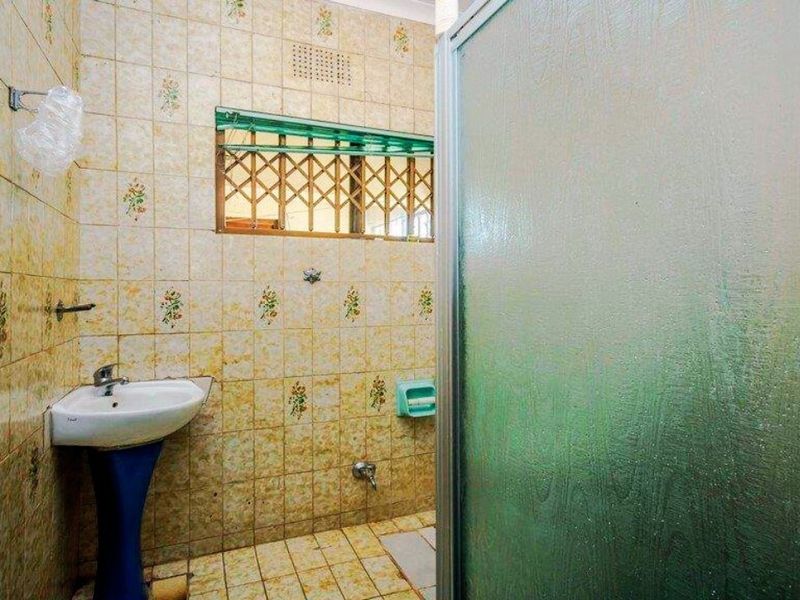 Exquisite Family Home for Sale in Prestigious Stanger Manor - Photo 10