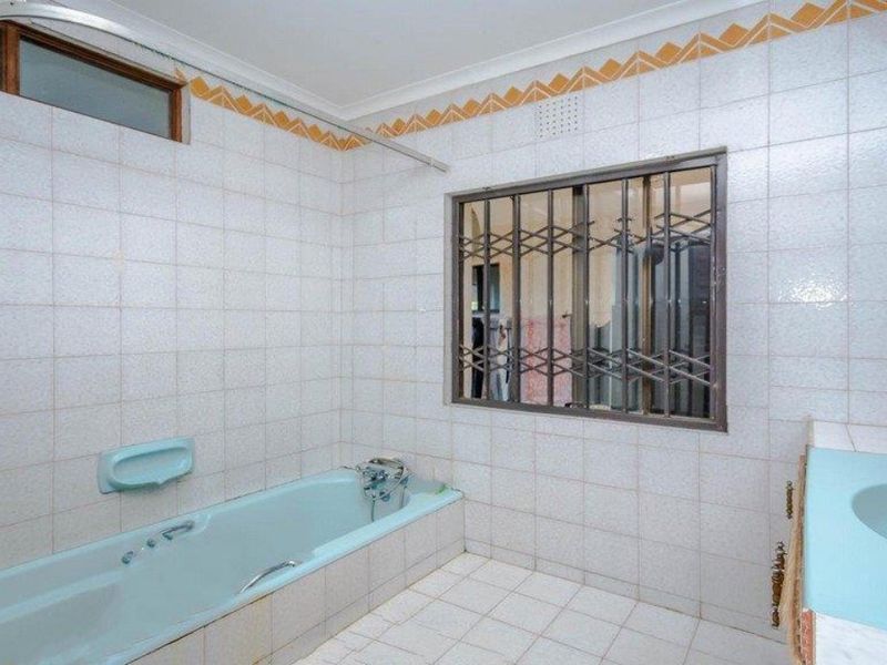 Exquisite Family Home for Sale in Prestigious Stanger Manor - Photo 8