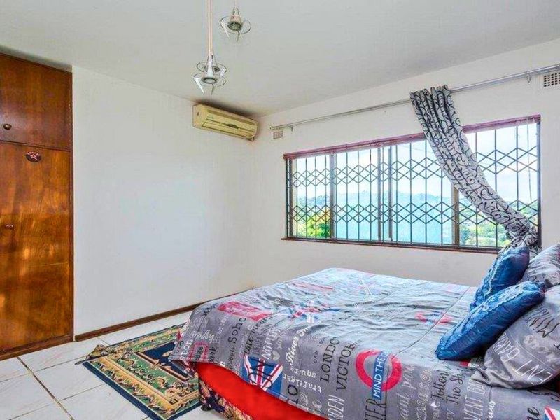 Exquisite Family Home for Sale in Prestigious Stanger Manor - Photo 6