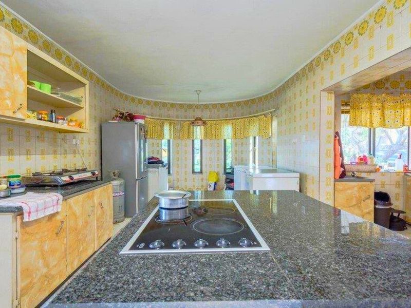 Exquisite Family Home for Sale in Prestigious Stanger Manor - Photo 3