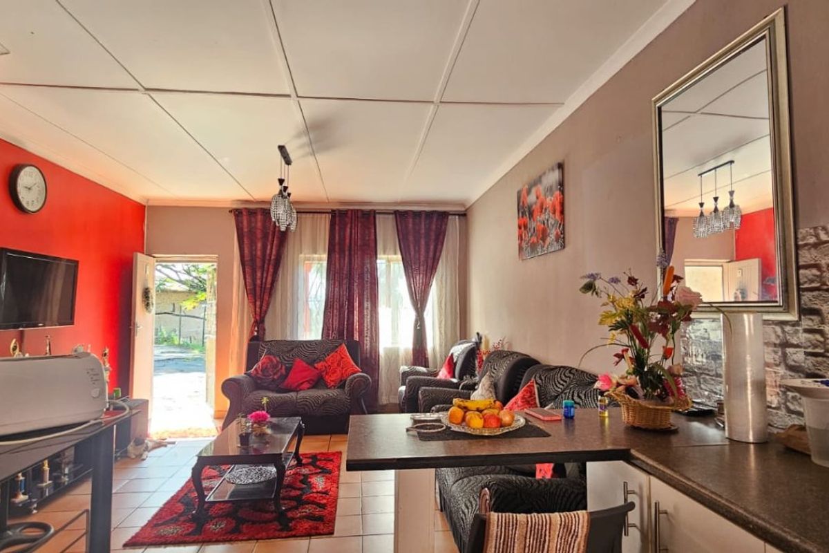 Exclusive Mandate : Charming 2-Bedroom Simplex in a Tranquil Complex - Photo 2