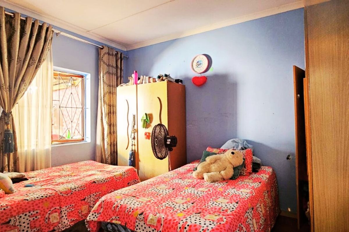 Exclusive Mandate : Charming 2-Bedroom Simplex in a Tranquil Complex - Photo 3