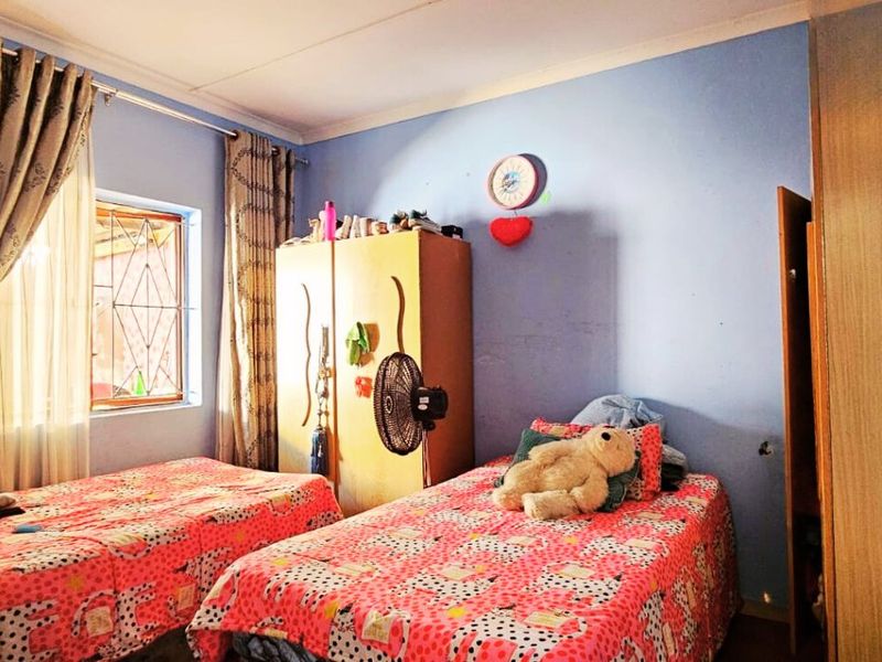 Exclusive Mandate : Charming 2-Bedroom Simplex in a Tranquil Complex - Photo 3