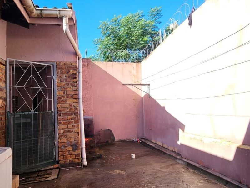 Exclusive Mandate : Charming 2-Bedroom Simplex in a Tranquil Complex - Photo 7