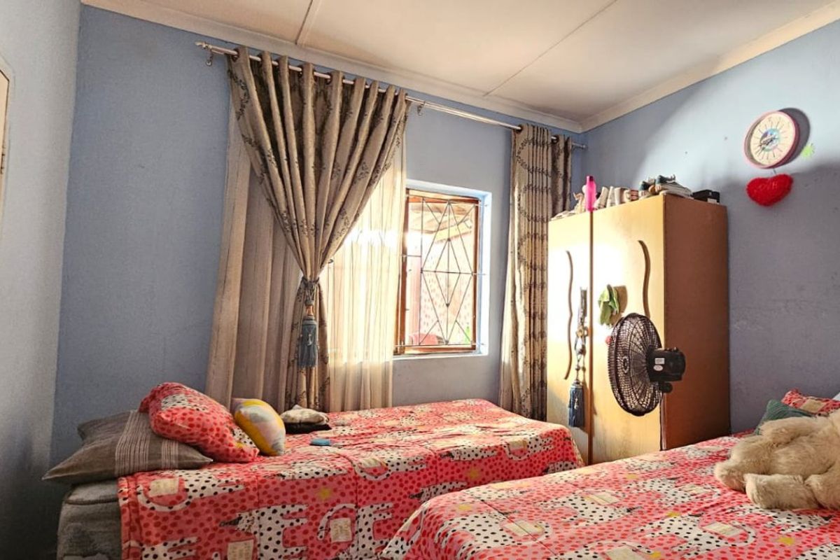 Exclusive Mandate : Charming 2-Bedroom Simplex in a Tranquil Complex - Photo 4