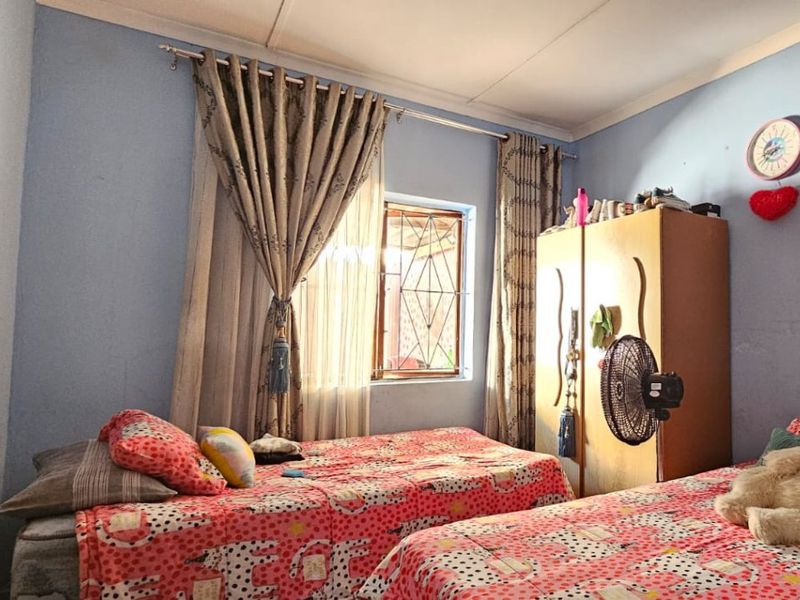 Exclusive Mandate : Charming 2-Bedroom Simplex in a Tranquil Complex - Photo 4