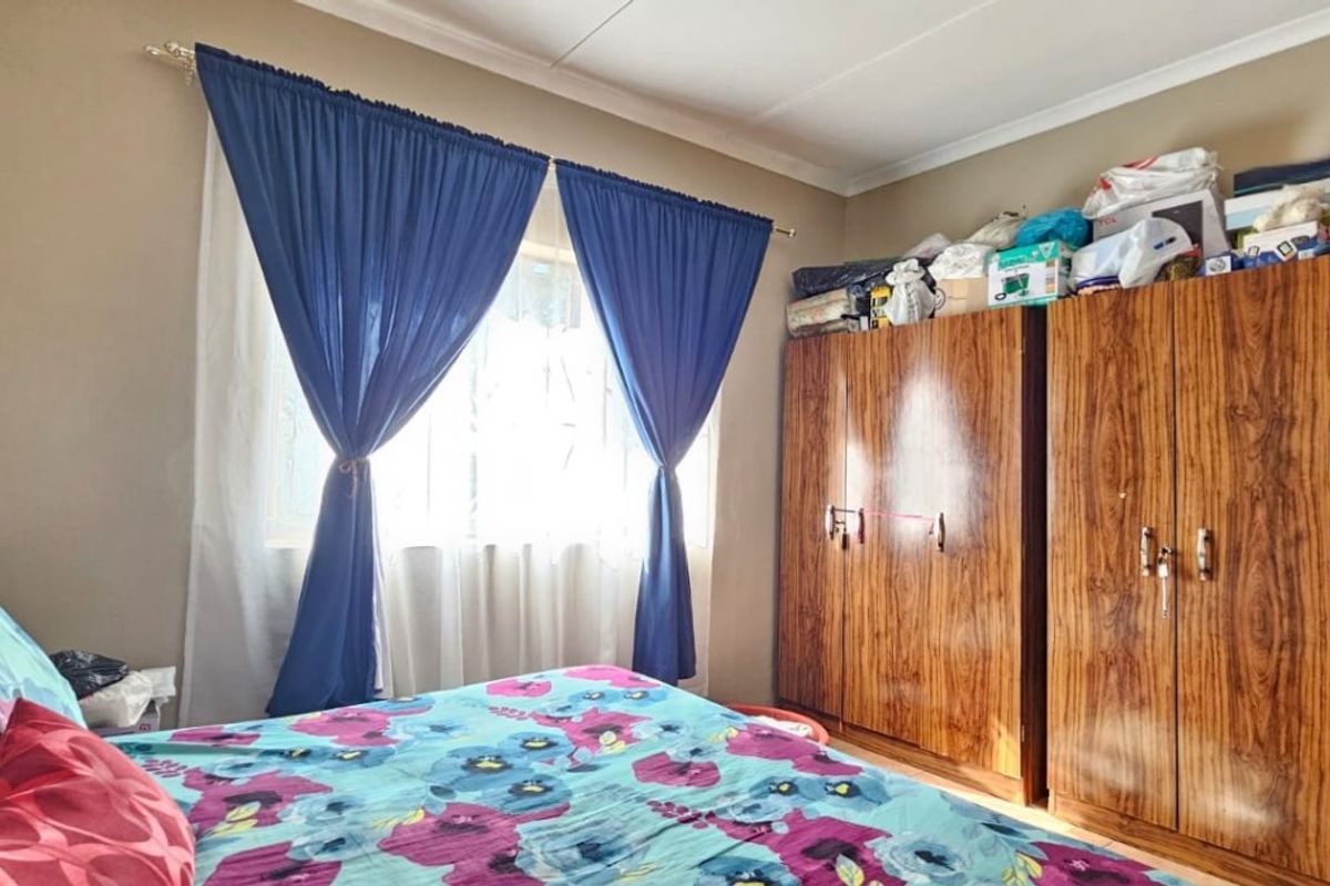 ***Exclusive Mandate ***  2-Bedroom Simplex in a Tranquil Complex - Photo 4