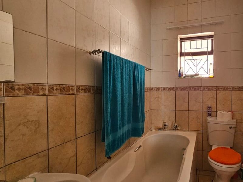 ***Exclusive Mandate ***  2-Bedroom Simplex in a Tranquil Complex - Photo 6