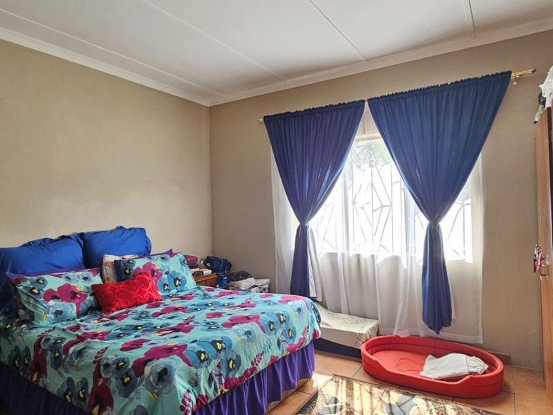 ***Exclusive Mandate ***  2-Bedroom Simplex in a Tranquil Complex - Photo 3