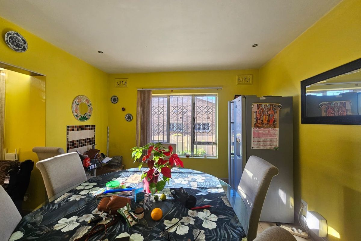 Prisitne 4 Bedroom Double Storey House in a desired area - Photo 4