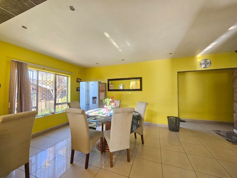 Prisitne 4 Bedroom Double Storey House in a desired area - Photo 5