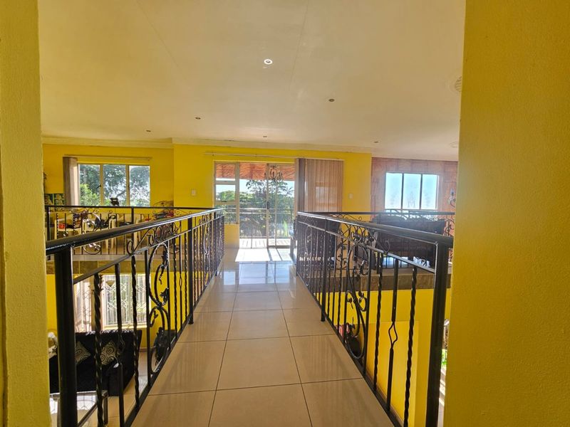 Prisitne 4 Bedroom Double Storey House in a desired area - Photo 9