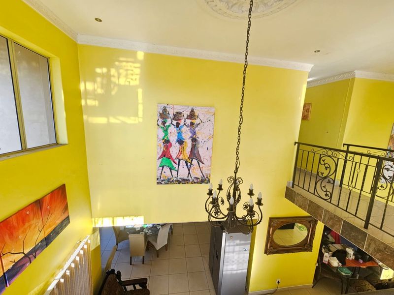 Prisitne 4 Bedroom Double Storey House in a desired area - Photo 8