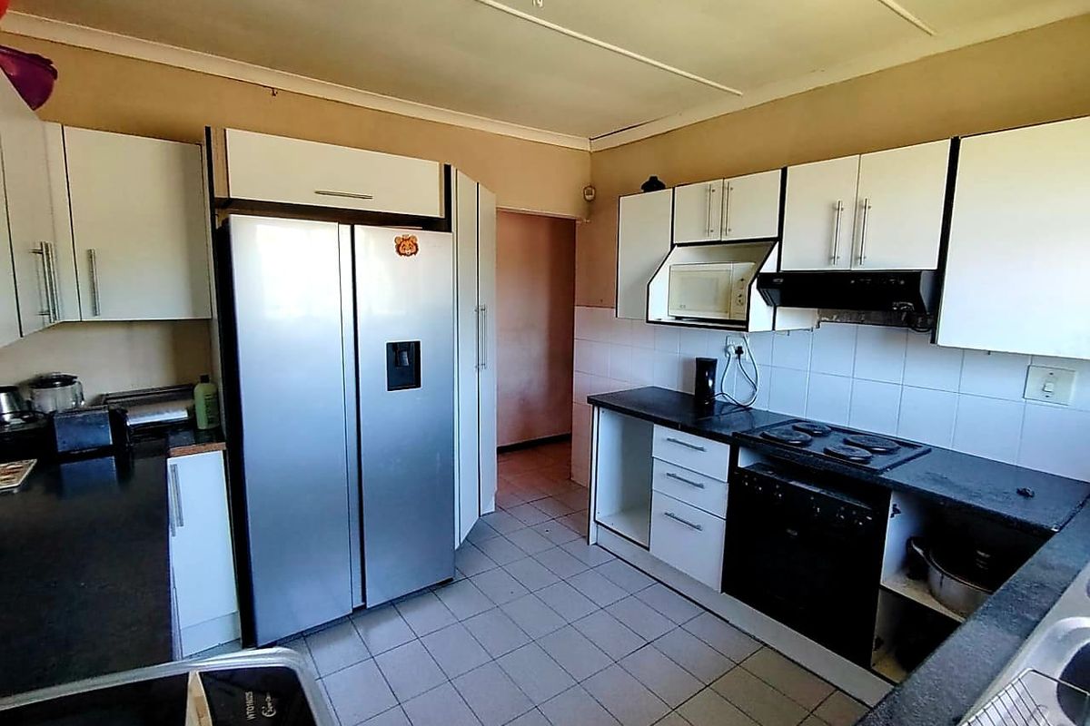3 Bedroom House for Sale in Mdantsane - Photo 4