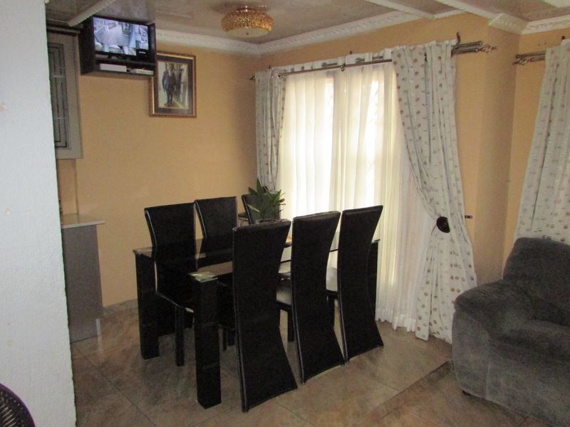 Newly Renovated 3 bedroom home in Kingsview Ext 3 - Photo 5